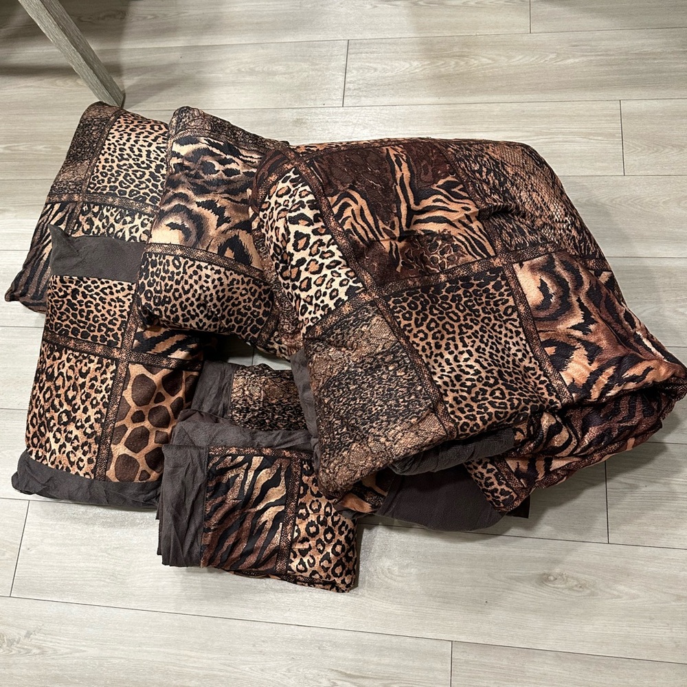 Queen Animal Print Comforter Set 1